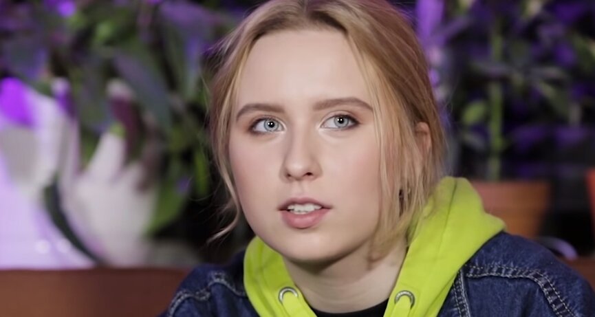 Кажется, Гречка сама скучает по школе 
Фото: скрин с видео 
