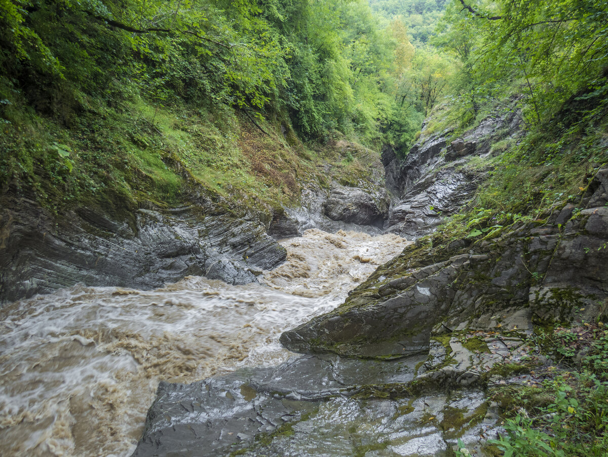 Сахрайские водопады адыгея. Река Сахрай Адыгея. Усть-Сахрай Адыгея водопады. Усть-Сахрай Адыгея достопримечательности. Сахрайский водопад Адыгея.