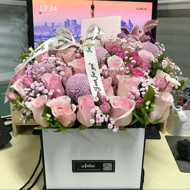 Варианты букетов в шляпной коробке