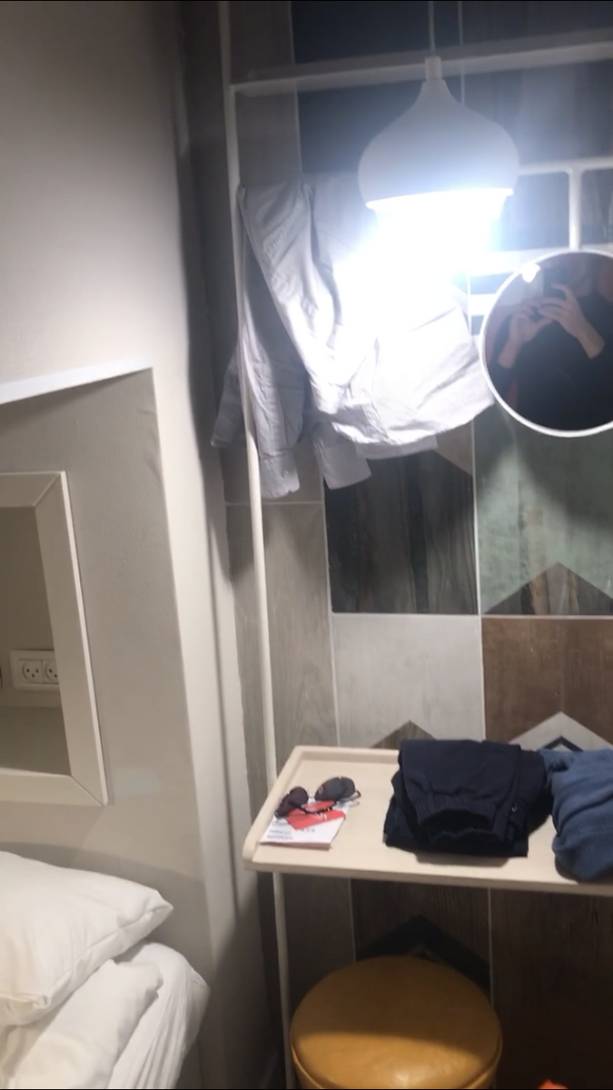 Сори за беспорядок, но шкафа там нет)