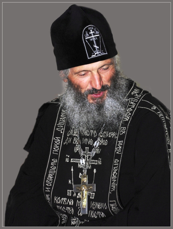 Схиигумен Сергий (Романов). Источник изображения: https://molitvy.online/cerkov/otets-sergiy-romanov/ 