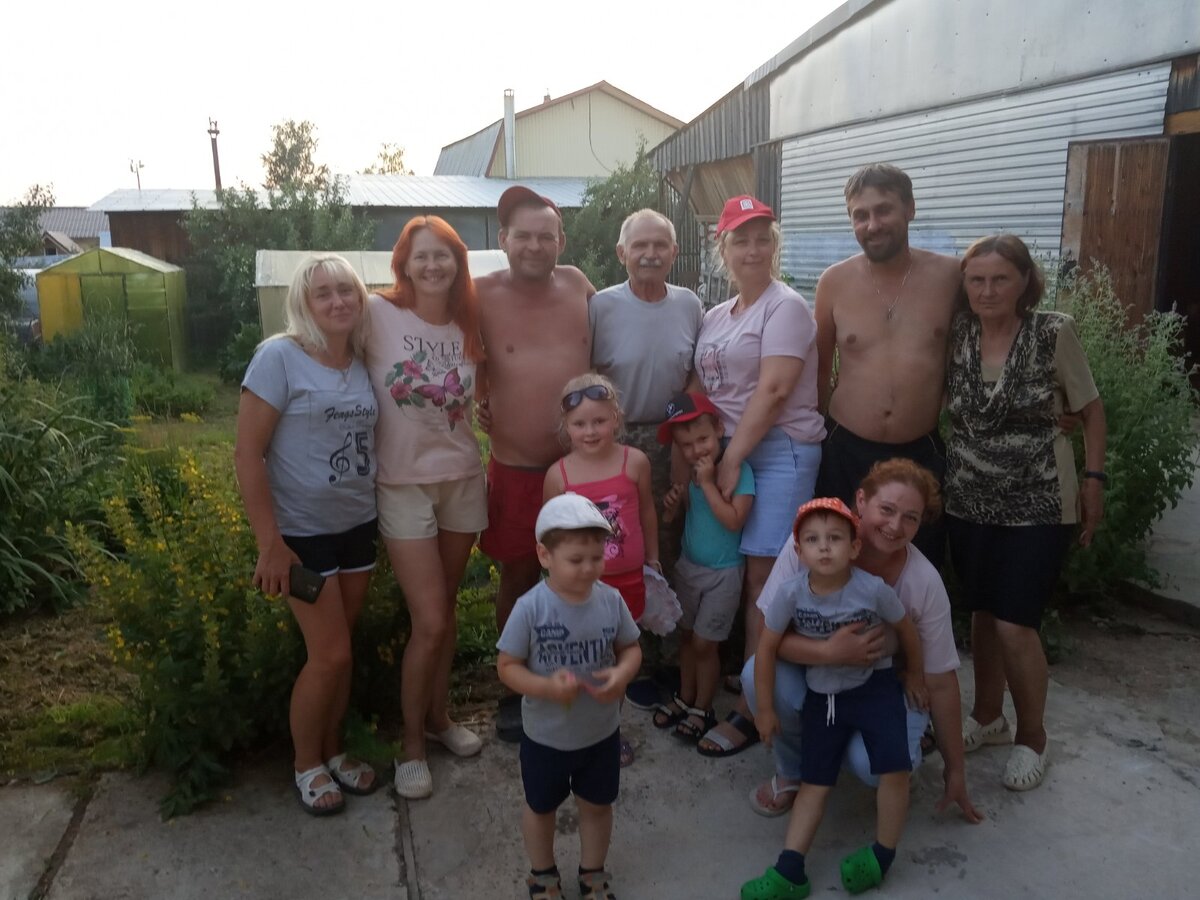 Друзья нам устроили горячие проводы.  Взяв с нас обещание, что мы ещё приедем в Добрянку и не раз, нас с чистым сердцем отпустили :-)
