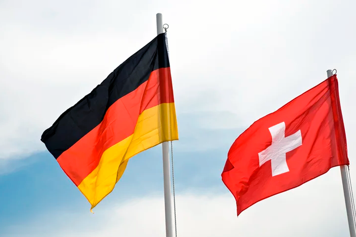 Германия австрия отношения. Флаг Германии и Швейцарии. Швейцария и Германия. Немецкий язык в Швейцарии. Флаги Германии Австрии и Швейцарии.