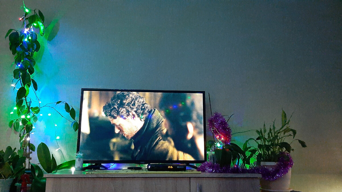 Фильм "Клондайк ", очень нравится наш новогодний декор, ничего лишнего...