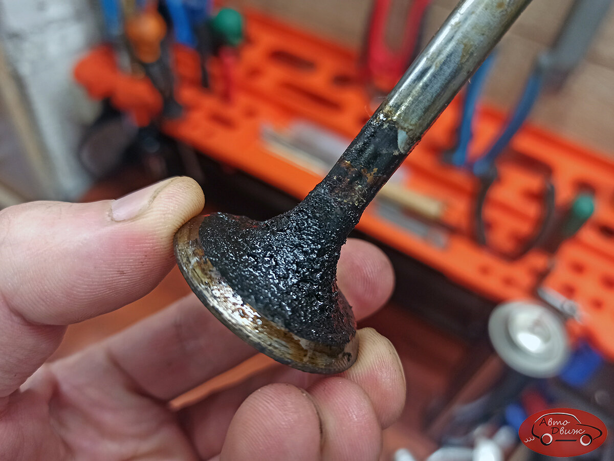 Некачественное моторное масло. Нагар в двигателе. Залил некачественный бензин. Может ли из за некачественного бензина. Нагар 2т поршневая.