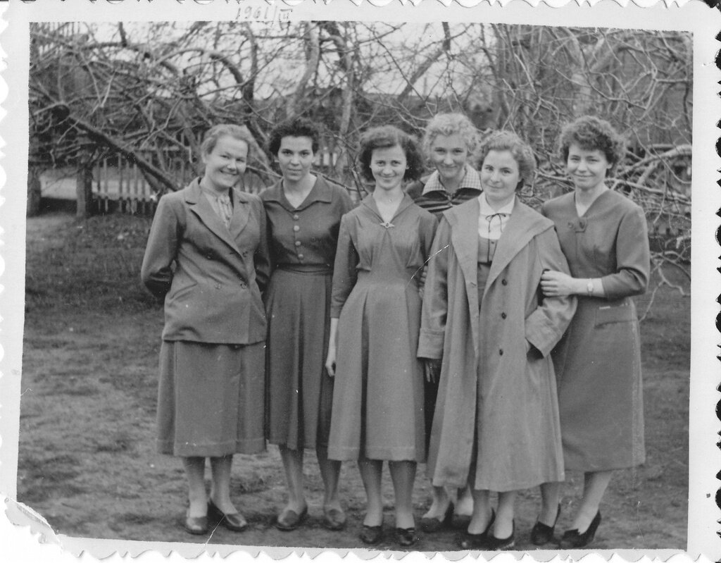 Заводские подруги. Неизвестный автор, 2 апреля 1959 года, г. Омск, из архива Ирины Генриховны Пшеничниковой, прислал - Ирис Левензон. 