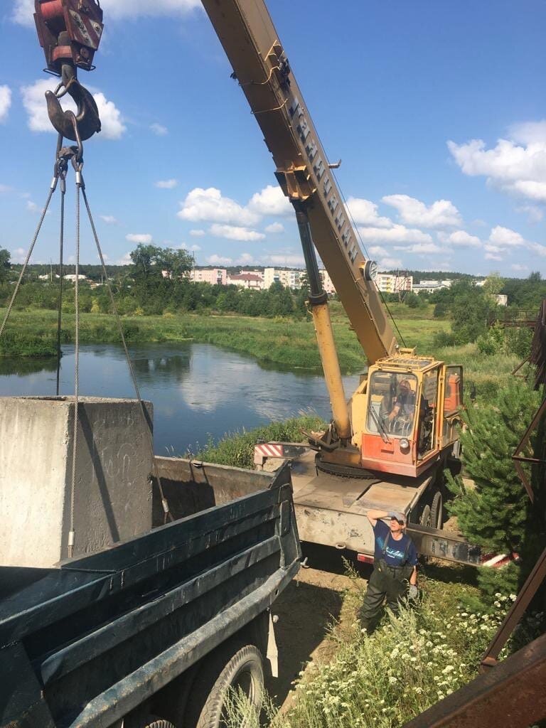 В Бобровском идут работы на пешеходном мосту через реку Исеть | Сысертские  Вести | Дзен