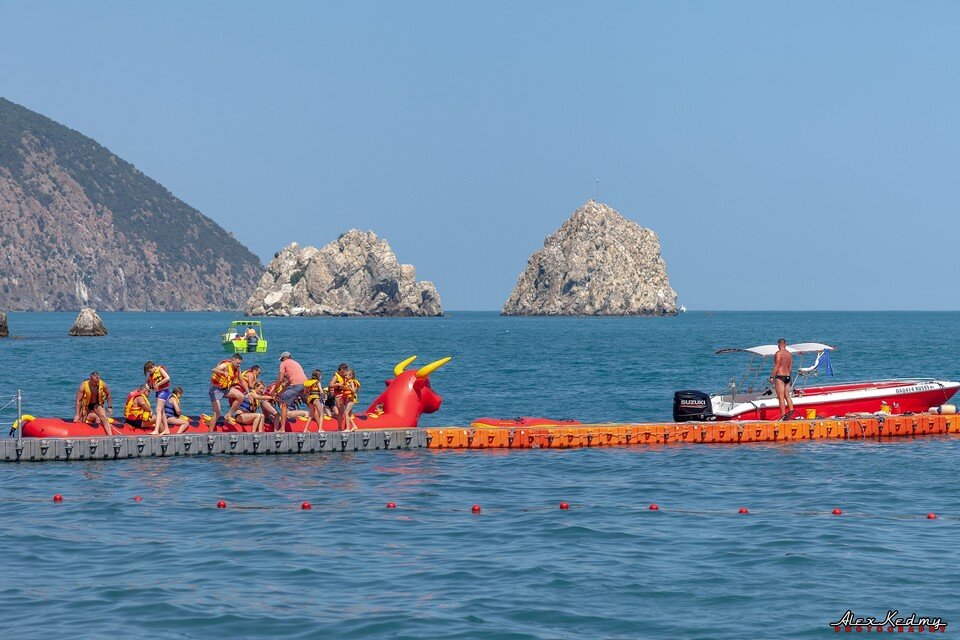     Отдых вблизи горы Аю-Даг. Фото: Алекс Кедми/VK