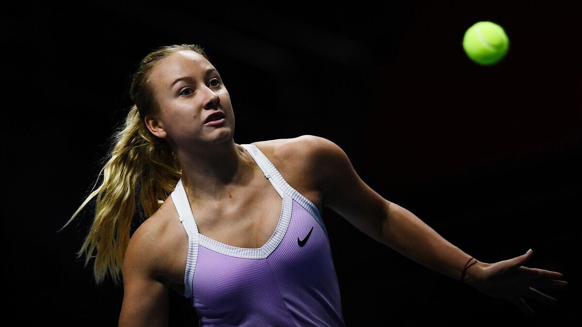    Анастасия Потапова (Россия) в матче первого круга женского одиночного разряда на турнире St.Petersburg Ladies Trophy 2020 против Паулины Пармантье (Франция).© РИА Новости / Владимир Астапкович