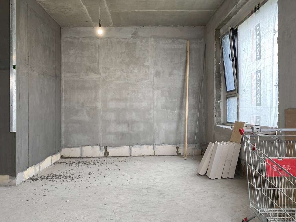 Строительный процесс реализации дизайн-проекта квартиры в ЖК Композиция 24. Возведение и оштукатуривание перегородок.