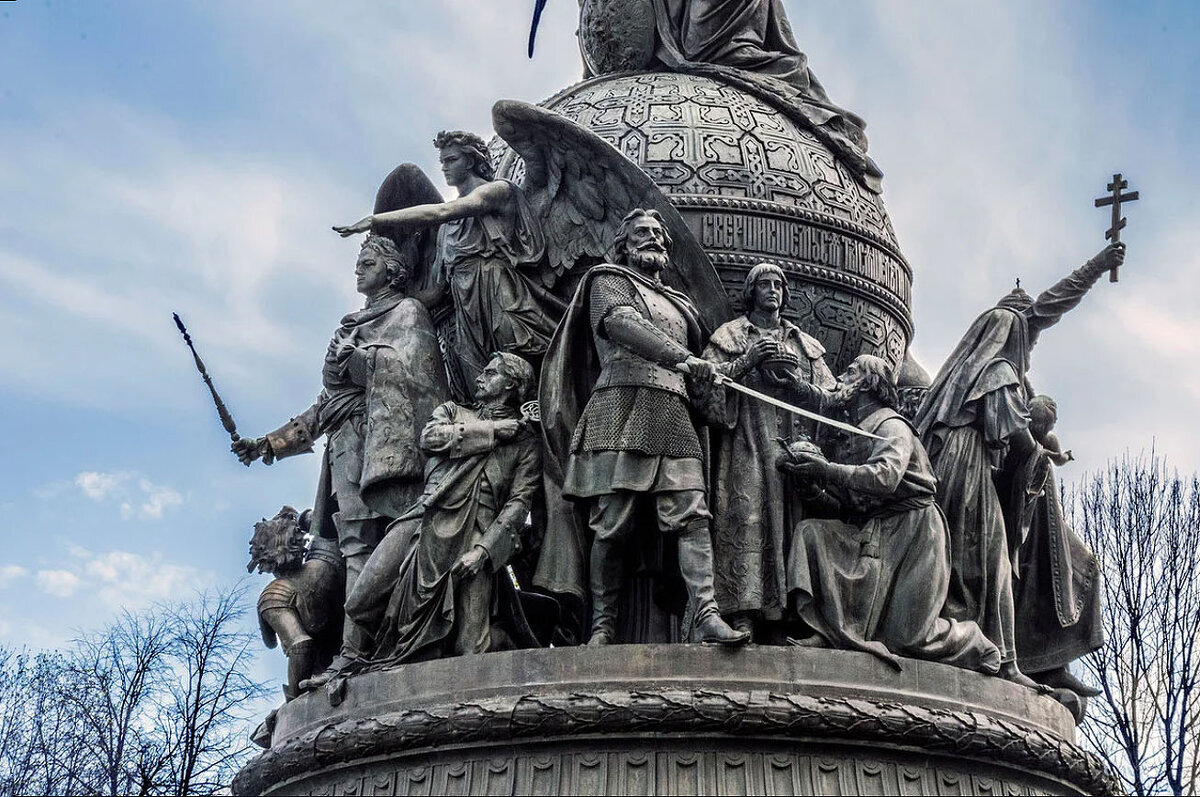 Памятник тысячелетия крещения Руси