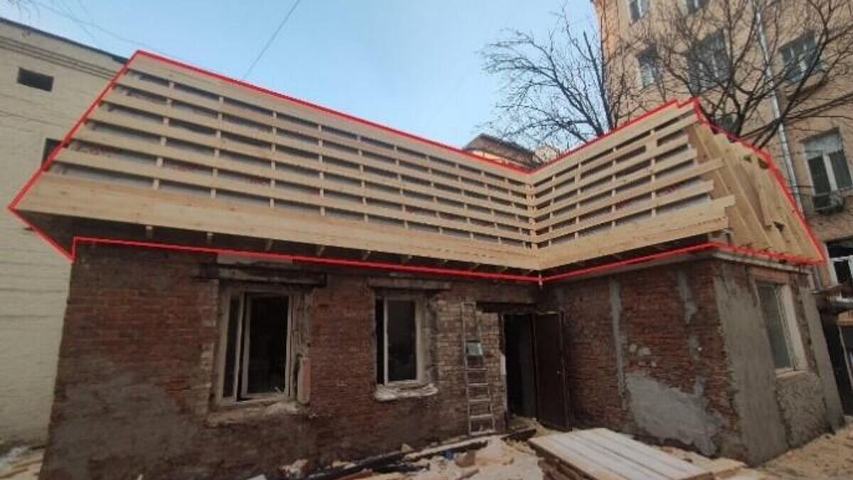    Незаконную надстройку к зданию начала XX века в Хамовниках в центре Москвы© Госинспекция по недвижимости