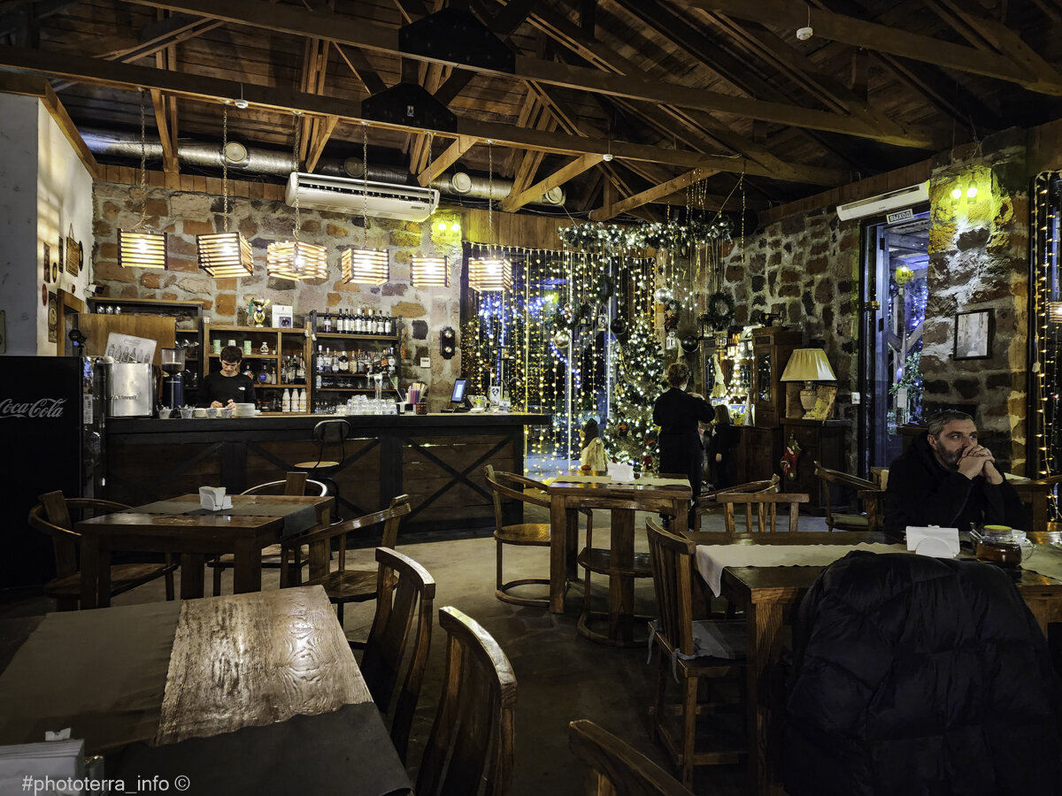 Зал. Ресторан Гуада,  Новый Афон Фото: Корчагина Татьяна