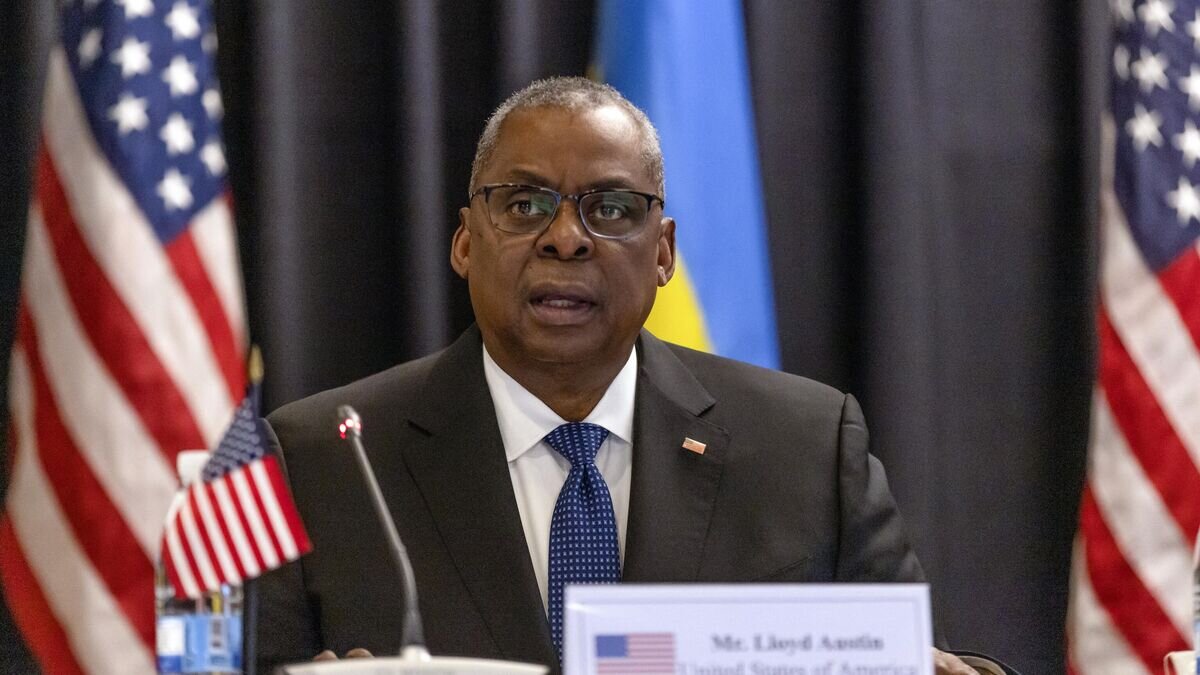    Глава Пентагона Ллойд Остин во время встречи контактной группы по поддержке Украины на американской авиабазе "Рамштайн" в Германии© AFP 2023 / ANDRE PAIN