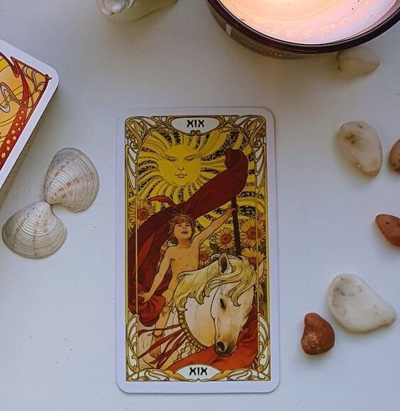 Карта Солнце из Колоды Таро Золотое Арт Нуво