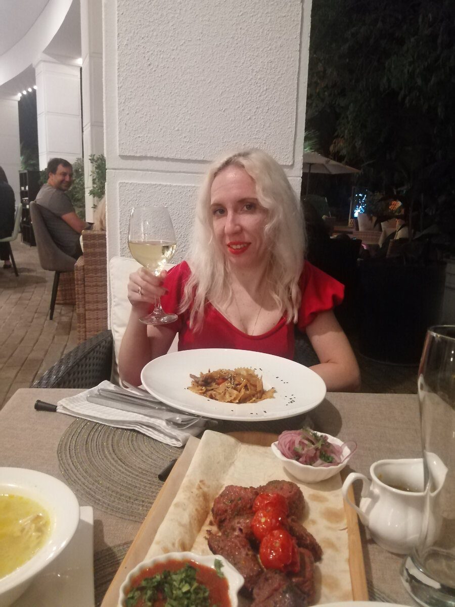 Я красивая и подглядывающий за мной мужичок=)