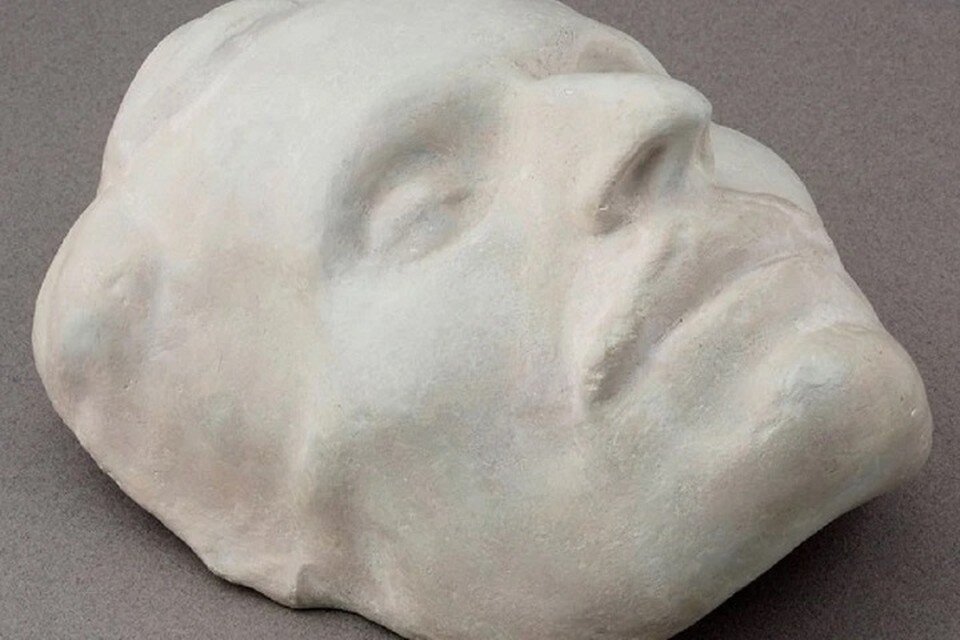     Посмертная маска писателя Николая Гоголя выставлена на аукцион в Москве. Фото: аукционный дом «Литфонд».