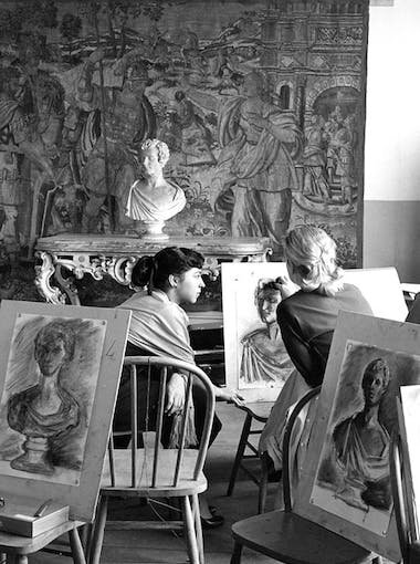 Paris Ateliers стала первым филиалом Нью-Йоркской школы искусств. Парсонс основал его совместно с Уильямом Одомом в 1921 году.