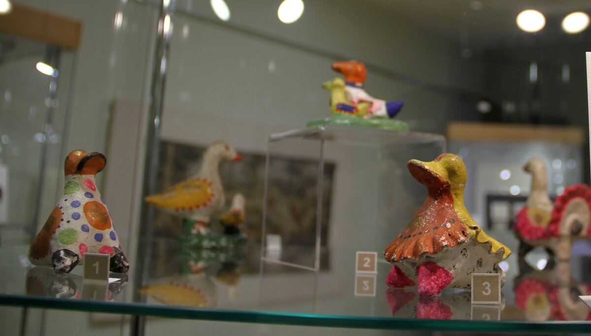 Экспонаты выставки «Образы животных: реальные и нереальные» из собрания КОКМ им. П.В. Алабина