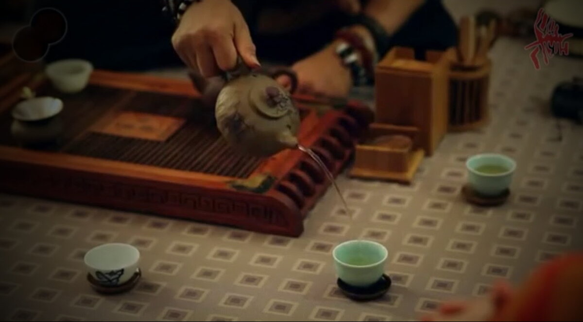 Чайный цигун представляет собой редчайшую и мало кому известную в настоящее время технику цигун, в основе которой лежит одновременное сосредоточение на дыхание совместно с употреблением чая.