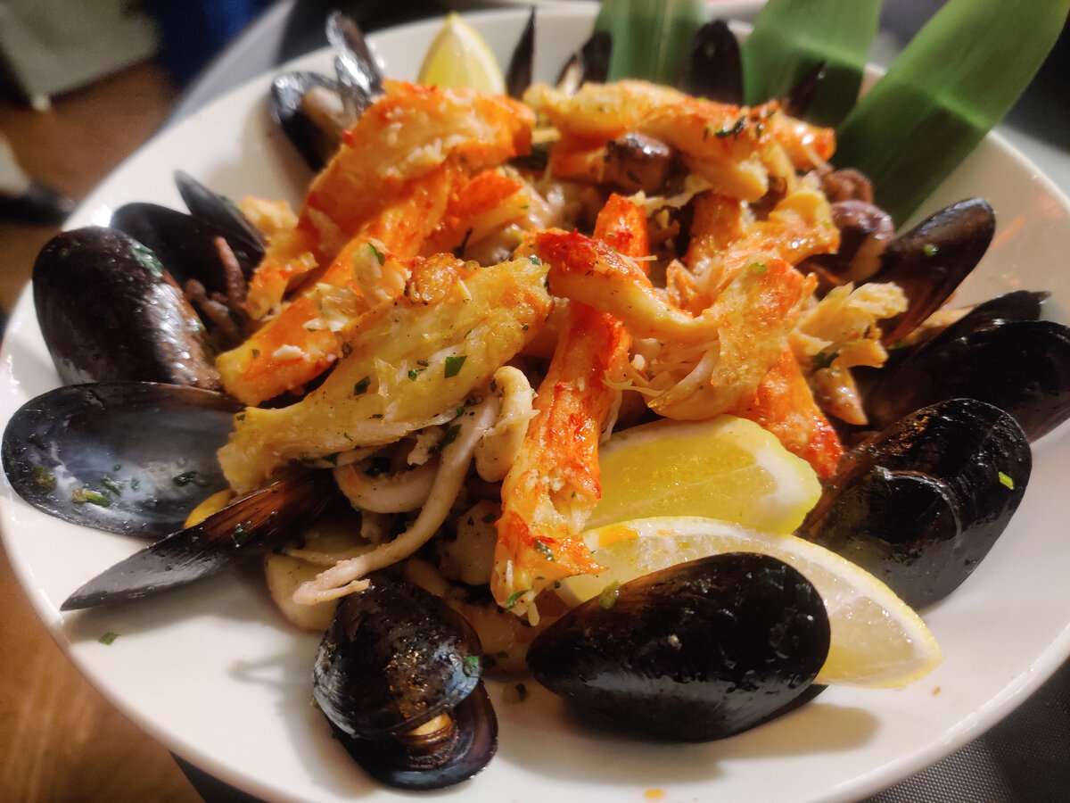 Сото Сото. Горячее блюдо из морепродуктов. Фото Светы Давыдовой