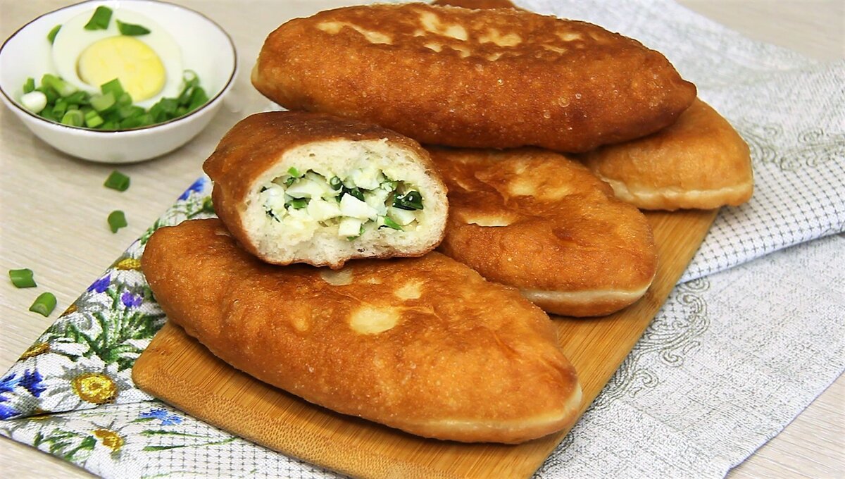 Пирожки с луком и яйцом