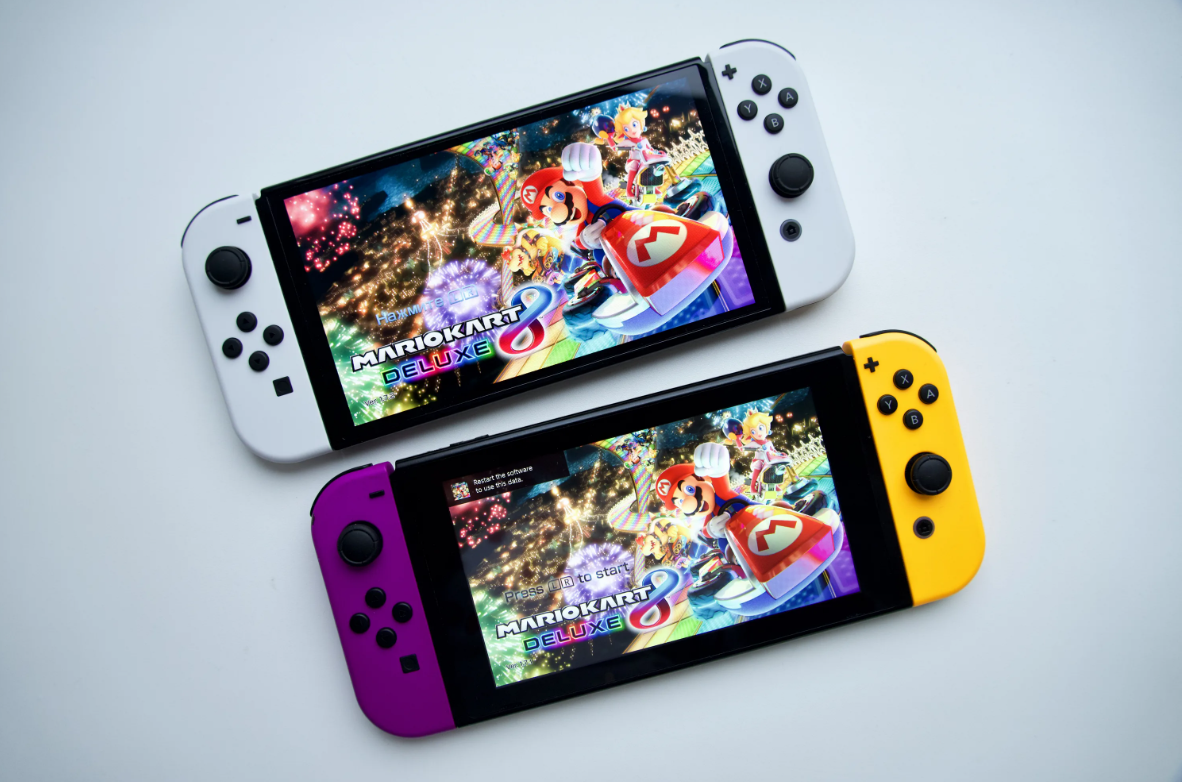 Nintendo switch old. Nintendo Switch OLED. Nintendo Switch Lite OLED. Нинтендо свитч олед комплектация. Nintendo Switch и Nintendo Switch OLED.