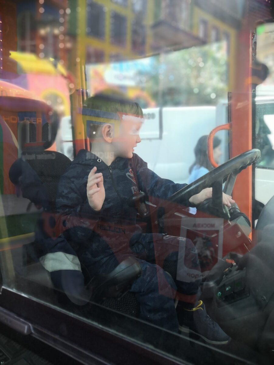 В кабине уборщика снега. 