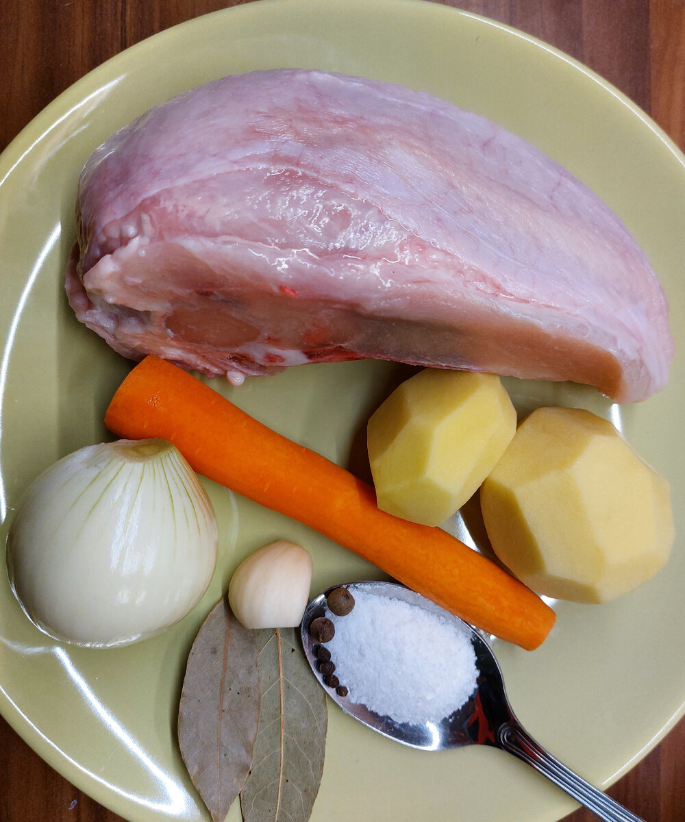Приготовить продукты: грудку помыть, овощи почистить.