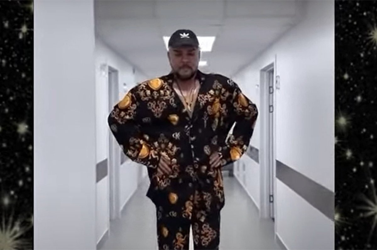    Грудь как у Киркорова. Певец пожаловался на сильные боли после пластики