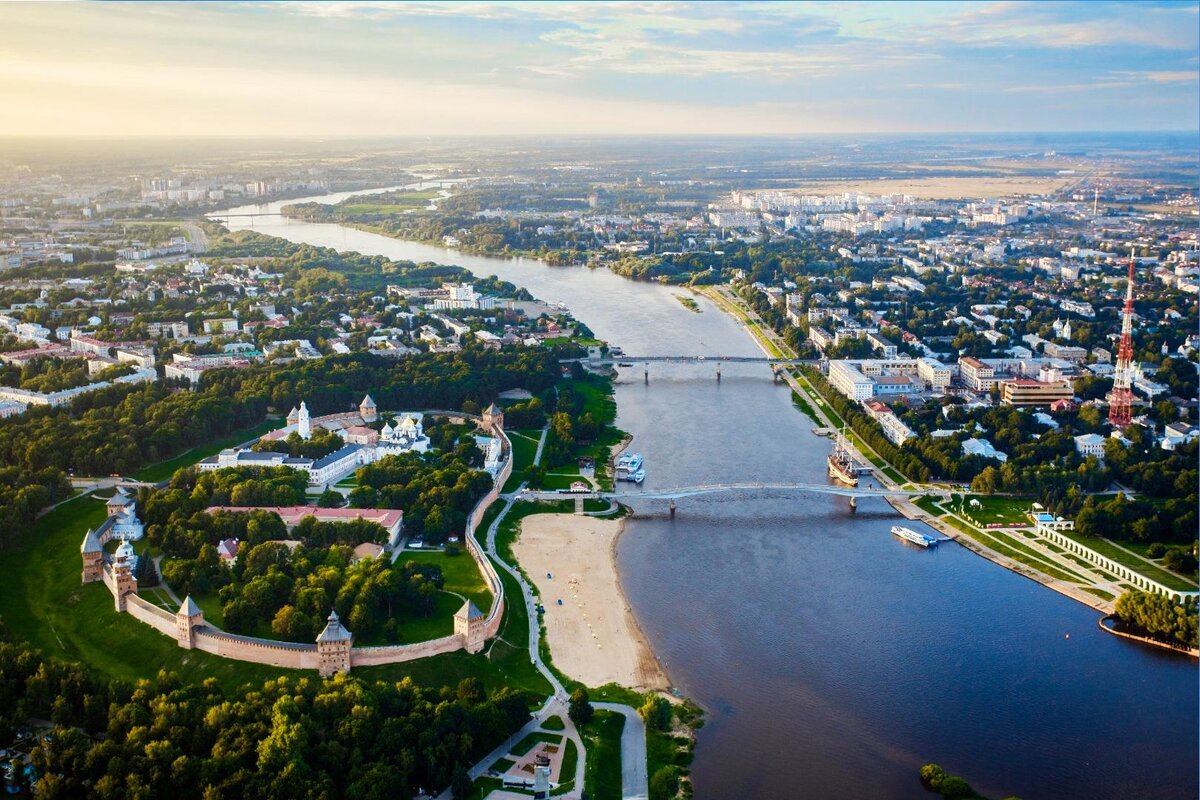 Исторический центр Великого Новгорода. Великий Новгород Великий Новгород. Великий Новгород центр города. Новгородский Кремль.