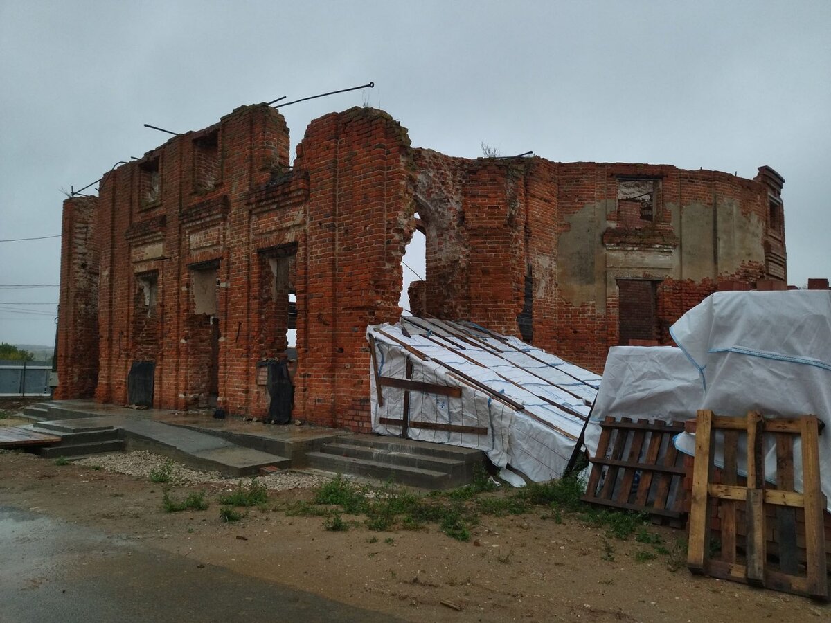 Крестовоздвиженский храм поселка Ленинский