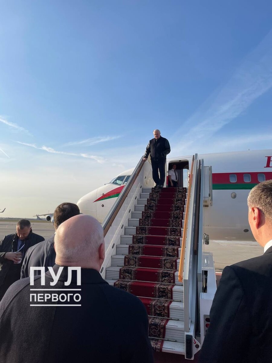     Лукашенко с рабочим визитом прилетел в Москву. Фото: телеграм-канал «Пул Первого»