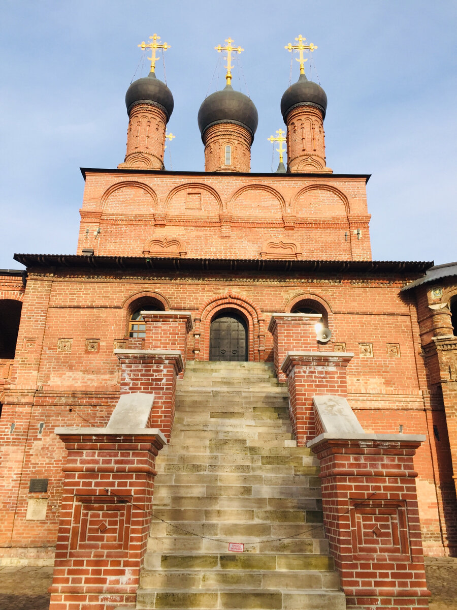 Успенский собор (2-я половина XVII в.), высота сооружения 29 м. Фото сделано автором и принадлежит автору 