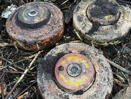 Противотанковые мины Pansermine M/56, Дания. Увы, пока не в Дании, а под Авдеевкой, пригород Донецка. Но надо тренировать долгую память и постараться, чтобы и Дания не увернулась... (фото из открытых источников)