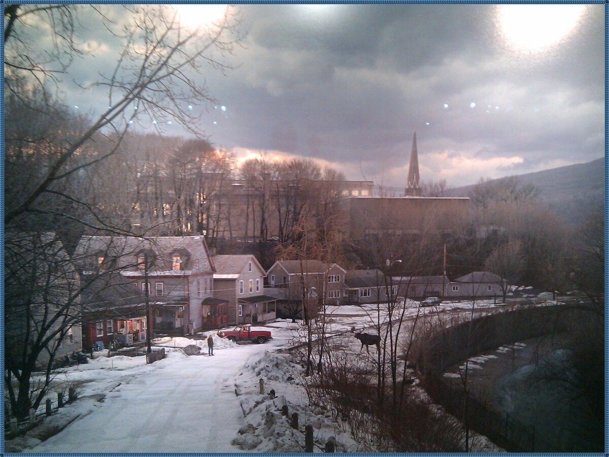 ОН НЕ КРЮГЕР ФРЕДДИ, ОН КРЮДССОН ГРЕГОРИ, АМЕРИКАНСКИЙ ФОТОГРАФ, ХОТЯ ...