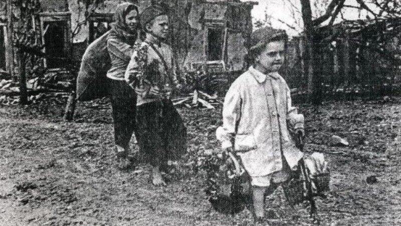 Возвращение беженцев домой после оккупации
Фото: Государственный архив Ставропольского края