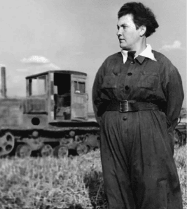 Прасковья Ангелина в поле. Фото из открытого источника