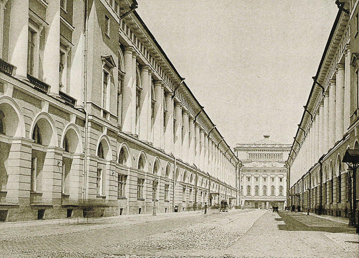 Театральная улица в С-Петербурге