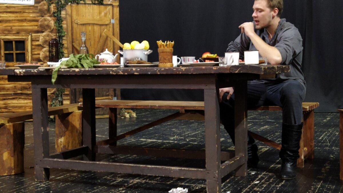     На сцене Краевого театра драмы выступили студенты Высшего театрального училища имени М. С. Щепкина со спектаклем «Живут такие люди» по рассказам Василия Шукшина. Это стало возможным, благодаря проекту «Большие гастроли» РОСКОНЦЕРТа и Министерства культуры России.