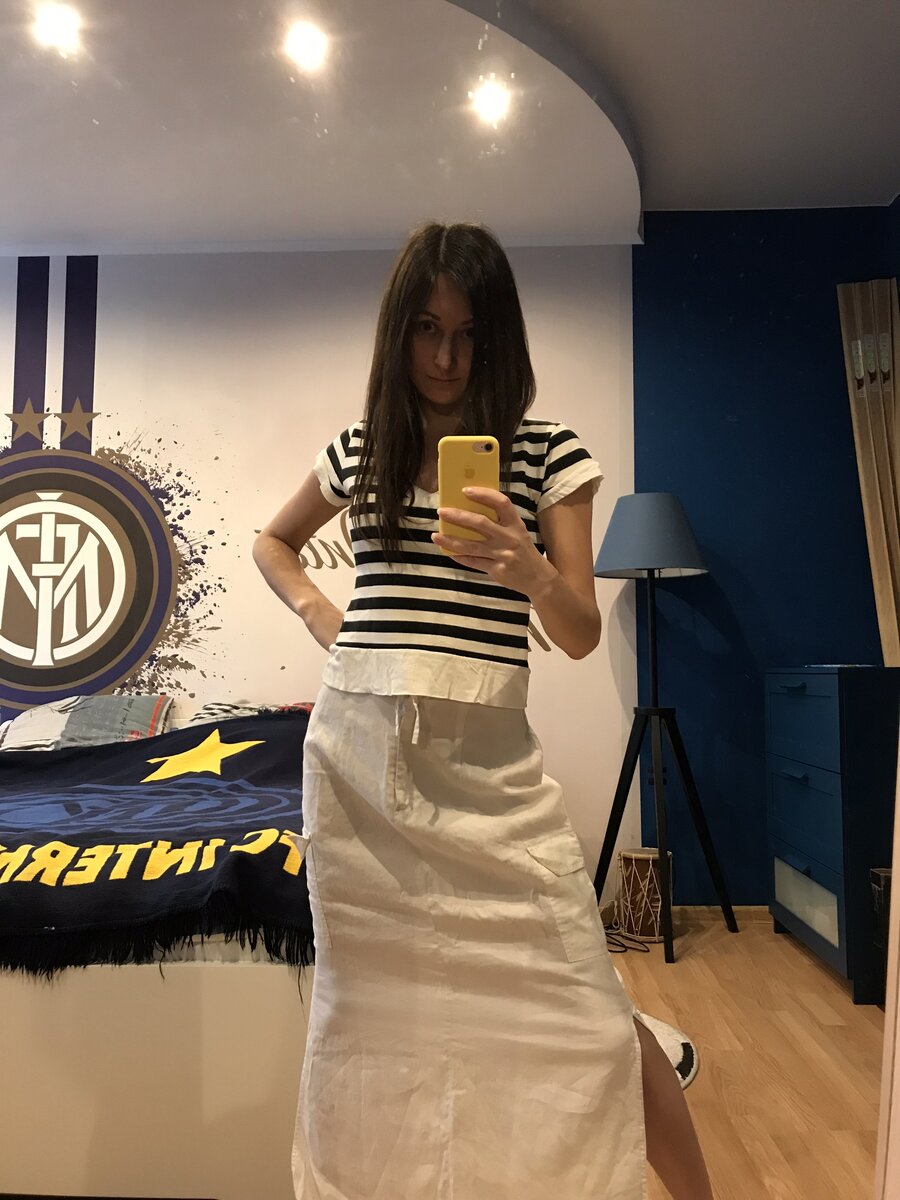 На стене в нашей квартире эмблема Интера