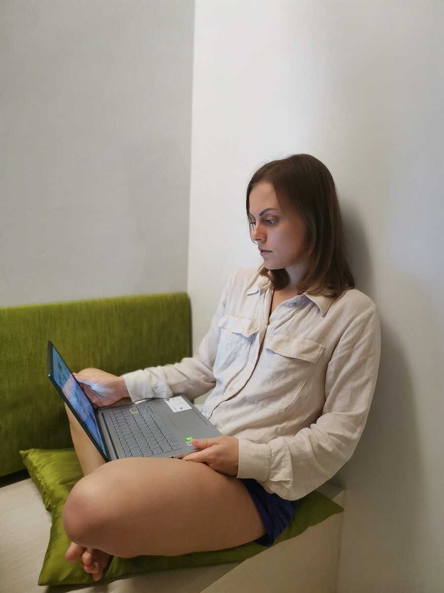 Наше первое путешествие после ухода на удаленку. Фото из карантинного (да, да, первое наше путешествие пришлось на самый пик пандемии) отеля в Джакарте (Индонезия). Работаем, где придется