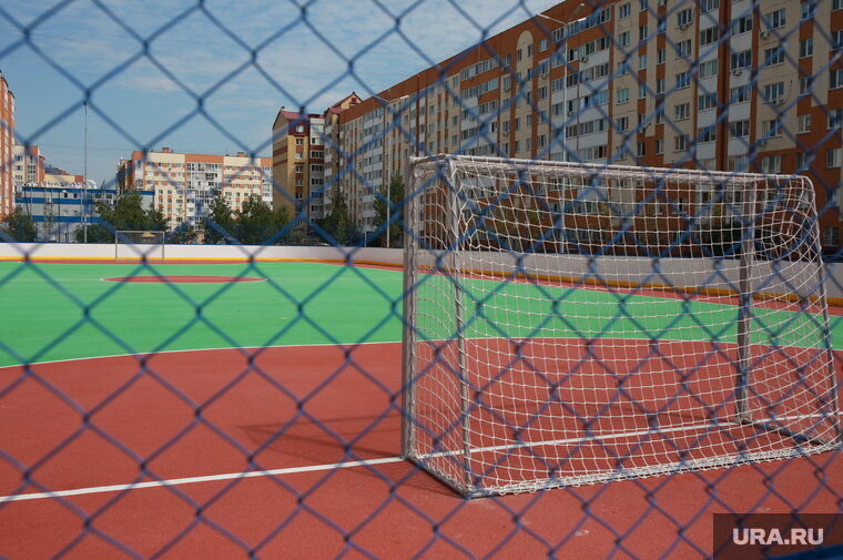    На территории будет несколько крупных спортивных площадок, среди которых футбольное поле и корт Денис Моргунов © URA.RU