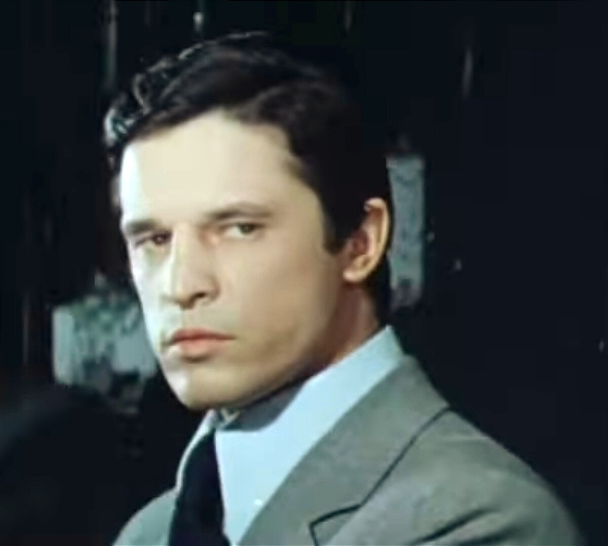 Недоверчивый взгляд Джеральда Крофта