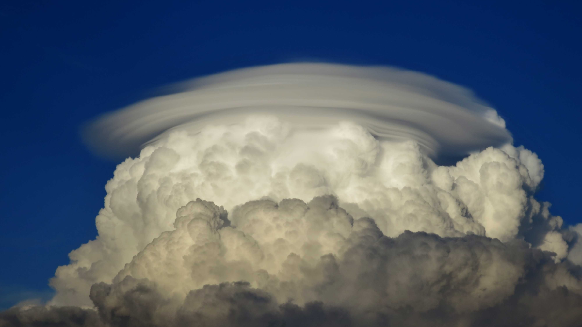 Мощные облака. Кумулонимбус. Кучево-дождевые облака (cumulonimbus – CB). Кумулонимбус грозовые. Облака кумулонимбус.