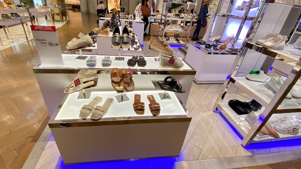 DKNY. Скидки 50%. 