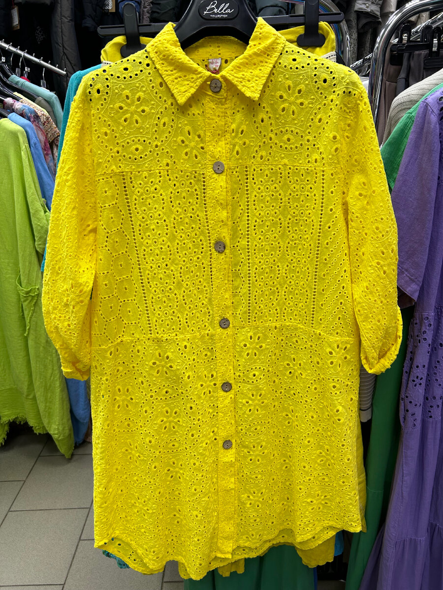 1. Туника из шитья, Италия, 5900 рублей.  ЯЕдиный размер до 50. Если бы не столь дорогая цена - уже давно бы продали.