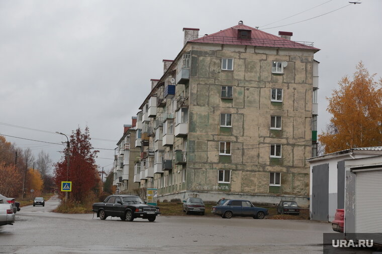    В Лысьве очевидцы сняли на видео человека, гуляющего с ножом по городу