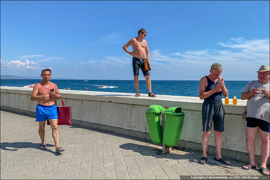 Все фото в этой подборке мои личные, сделанные на крымских пляжах в разное время: и в этом году, и в прошлом, и несколько лет назад. Странное, смешное, необъяснимое, дурацкое или просто непонятное.-2