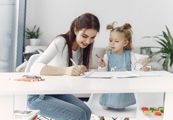 Милые люди репетиторы: занимаются с детьми  со всей ответственностью и любовью.